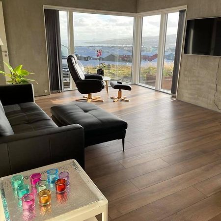 Modern Apartment With City & Oceanside View Τόρσχαβν Εξωτερικό φωτογραφία