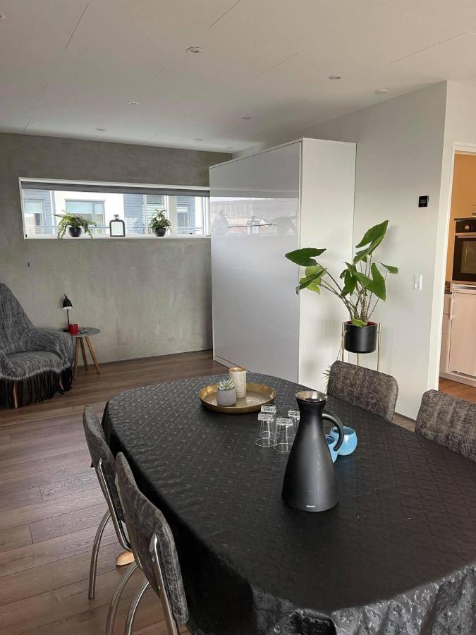 Modern Apartment With City & Oceanside View Τόρσχαβν Εξωτερικό φωτογραφία